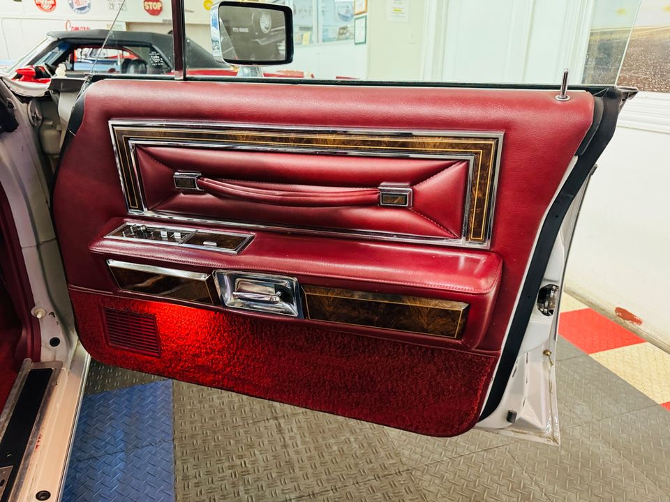 1977 LINCOLN TOWN CAR