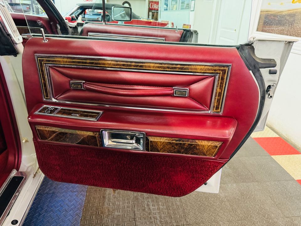 1977 LINCOLN TOWN CAR