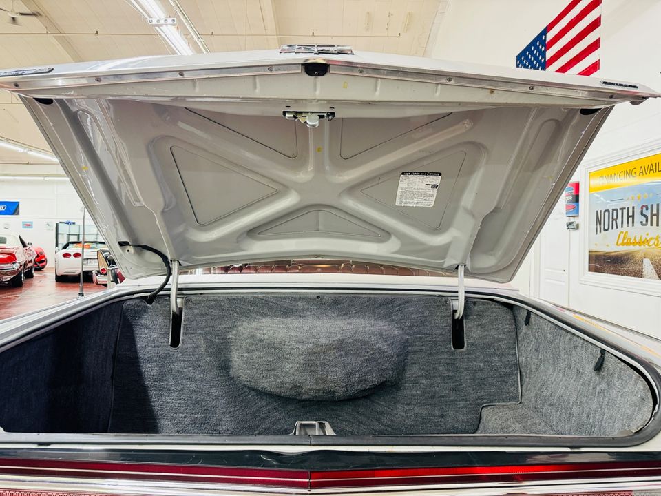 1977 LINCOLN TOWN CAR