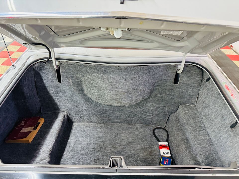 1977 LINCOLN TOWN CAR