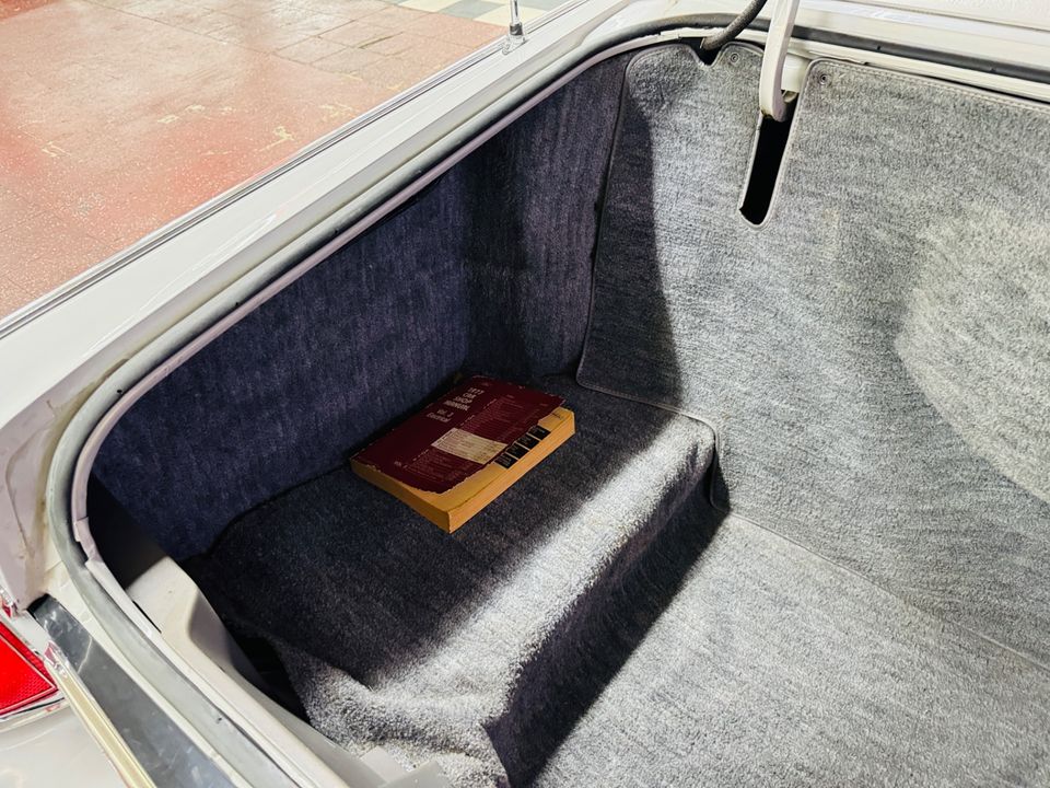1977 LINCOLN TOWN CAR