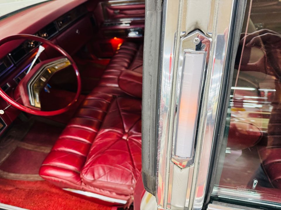 1977 LINCOLN TOWN CAR