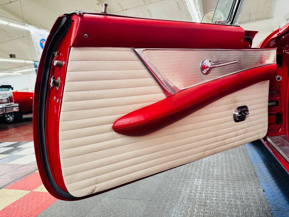 1956 Ford Thunderbird