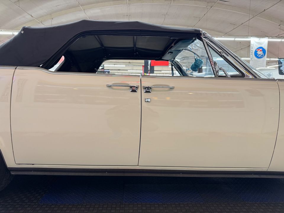 1961 Lincoln Continental