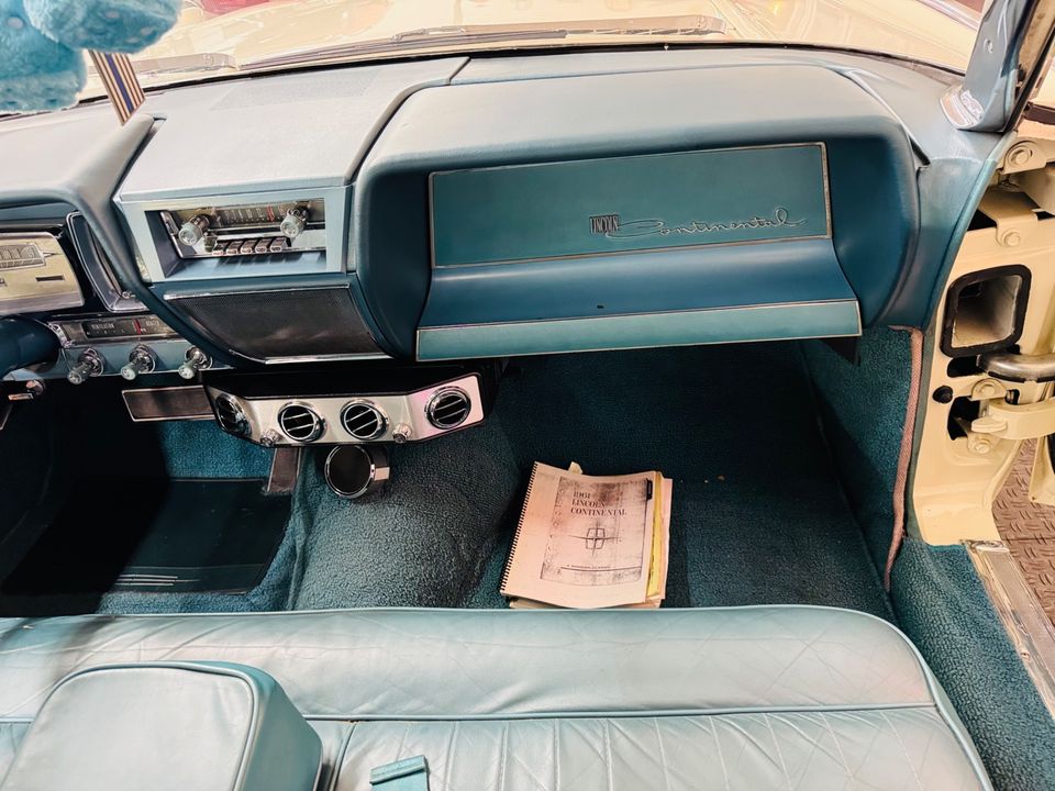 1961 Lincoln Continental