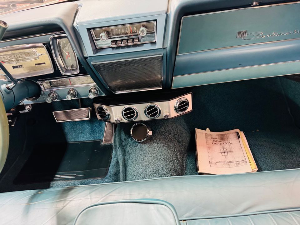 1961 Lincoln Continental
