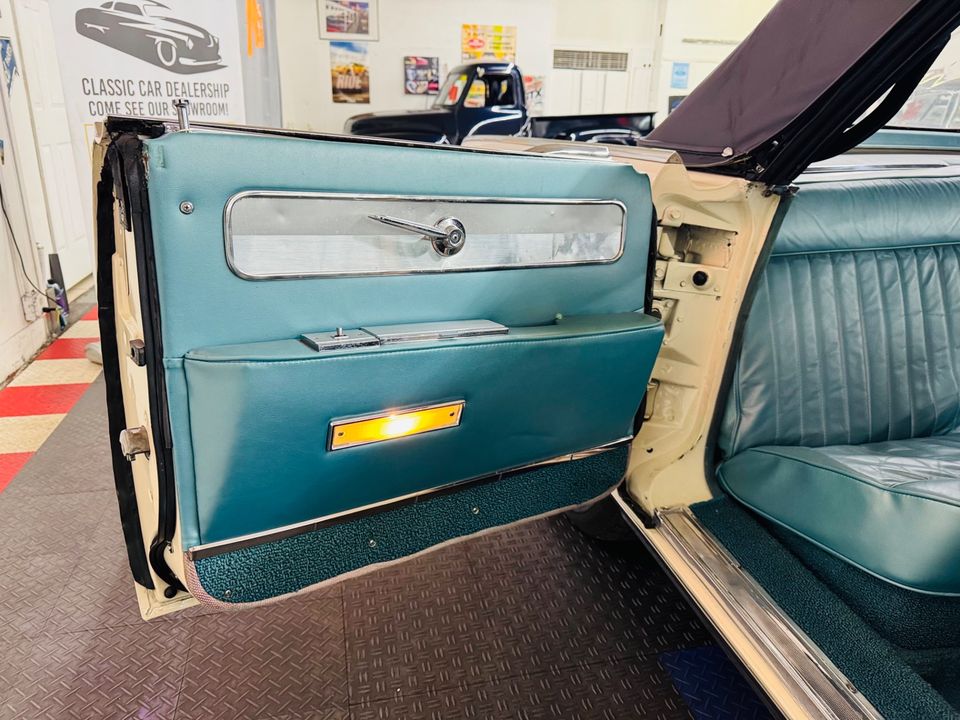1961 Lincoln Continental