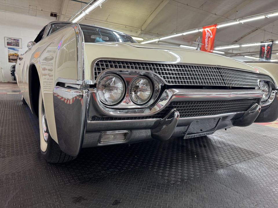 1961 Lincoln Continental