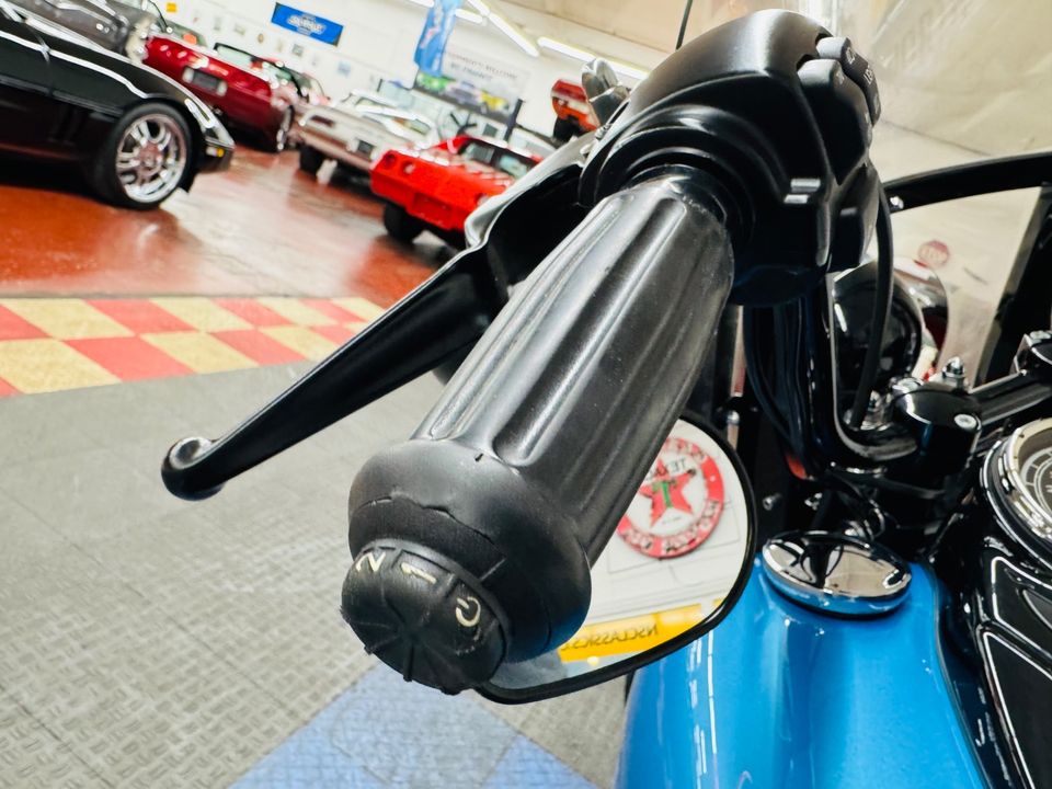2011 Harley Davidson FLSTSB
