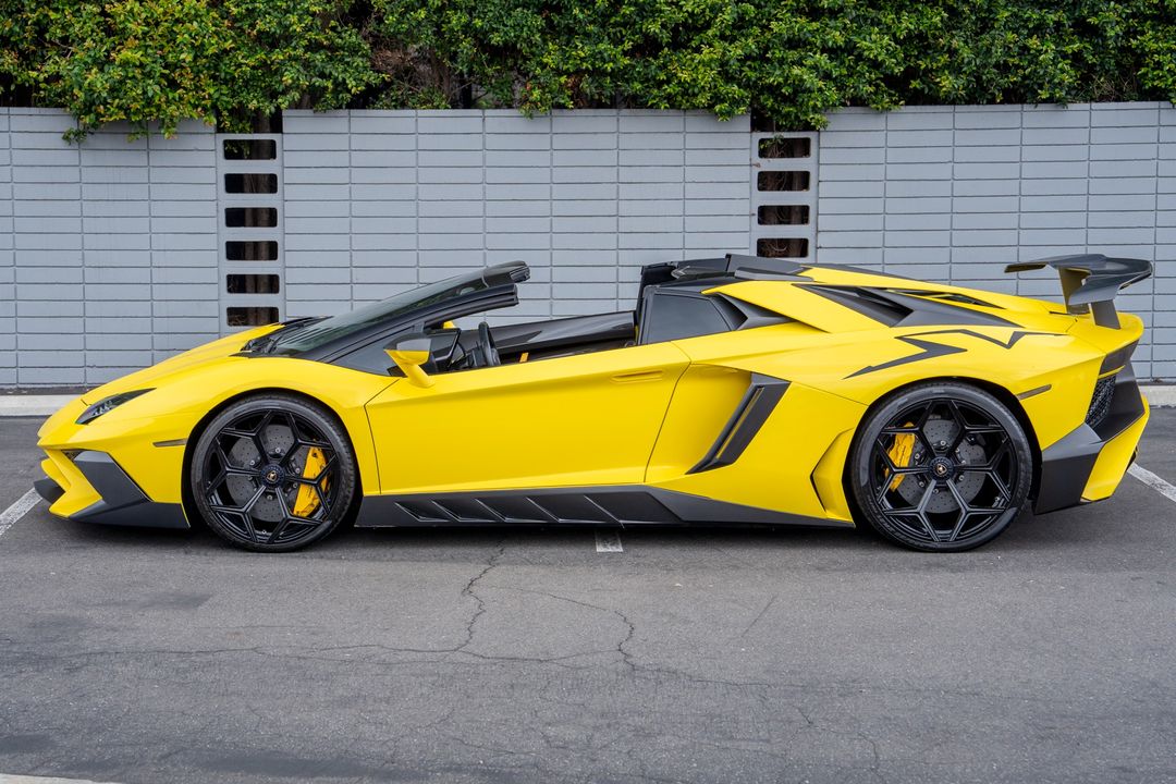 2016 Lamborghini Aventador
