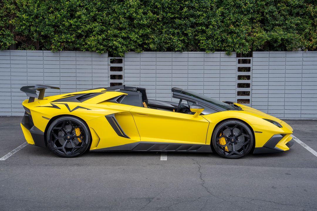 2016 Lamborghini Aventador