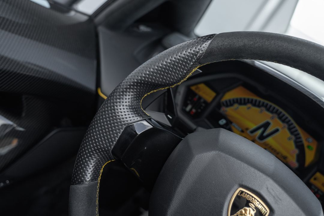 2016 Lamborghini Aventador