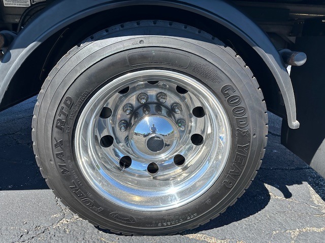 2022 Kenworth CONST. T270