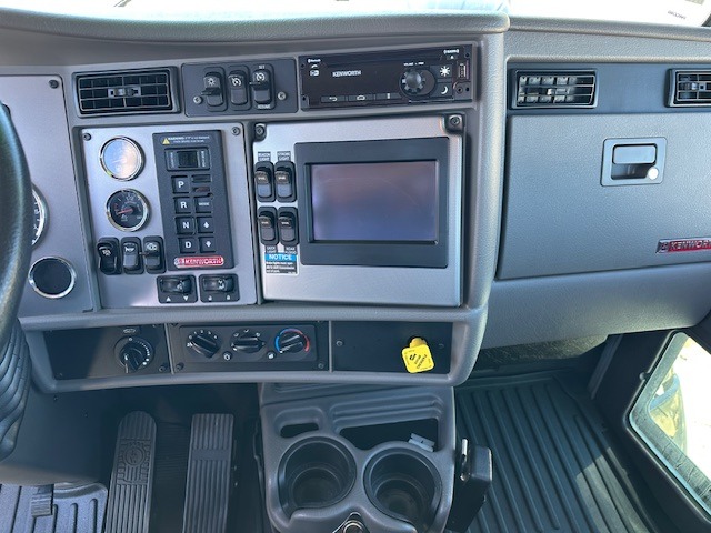 2022 Kenworth CONST. T270