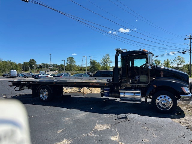 2022 Kenworth CONST. T270