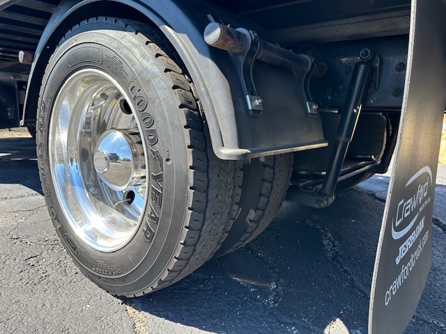 2022 Kenworth CONST. T270