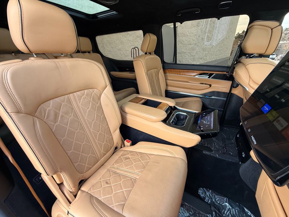 2022 Jeep Grand Wagoneer