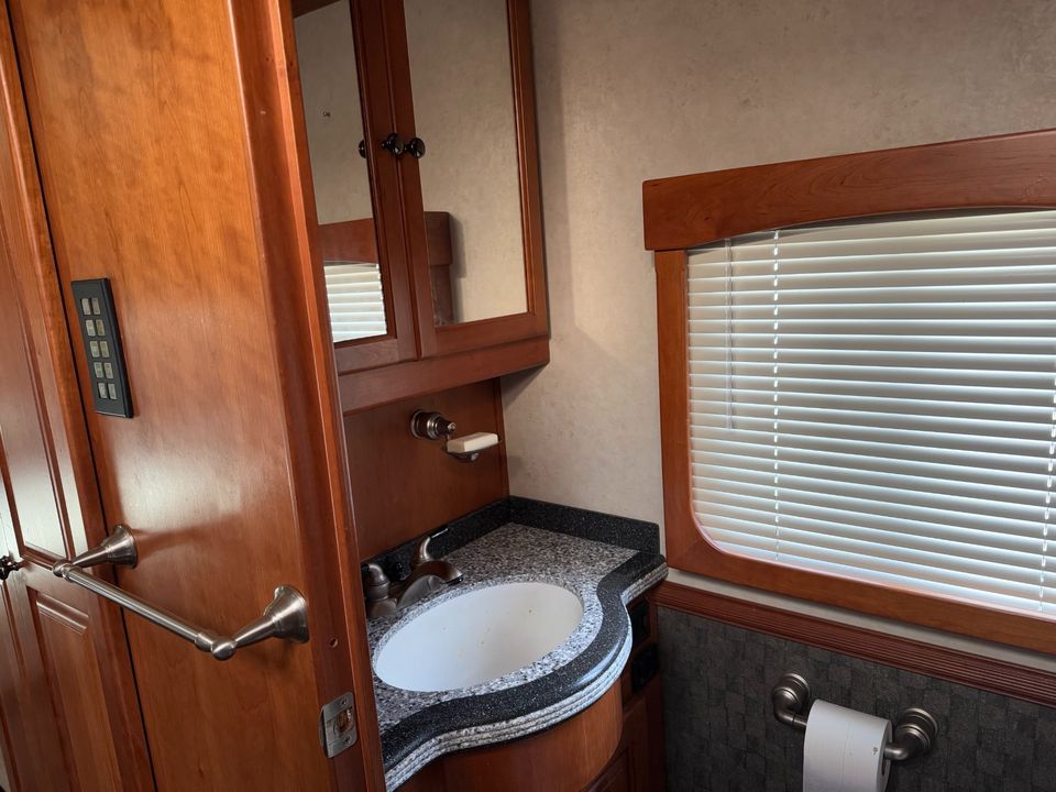2006 Tiffin Zephyr