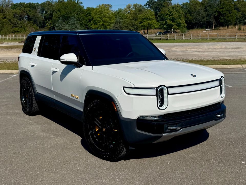 2022 Rivian R1S