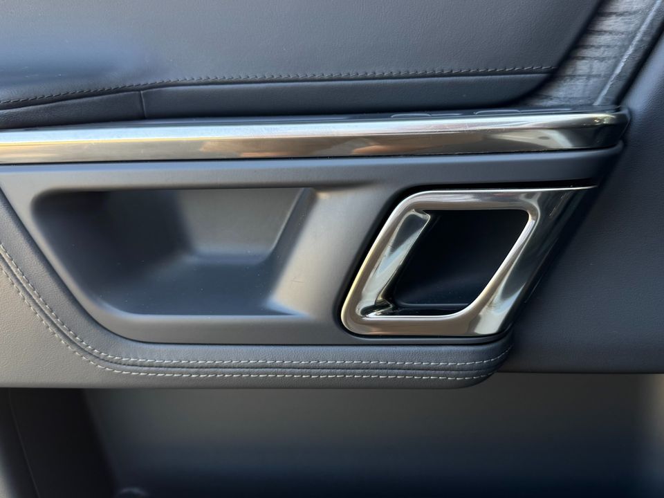 2022 Rivian R1S