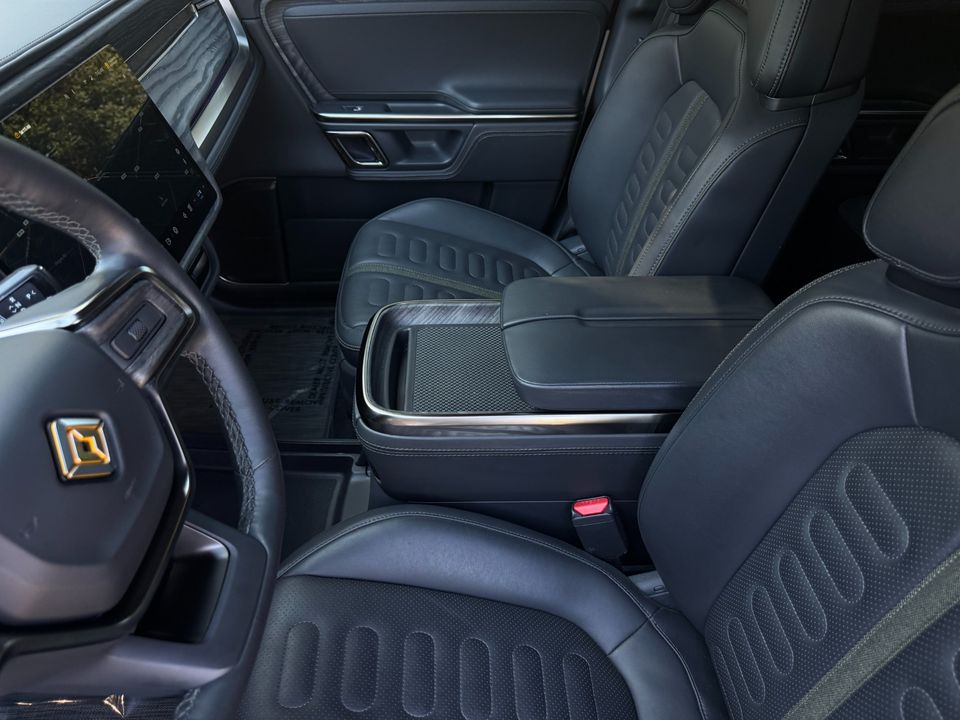 2022 Rivian R1S