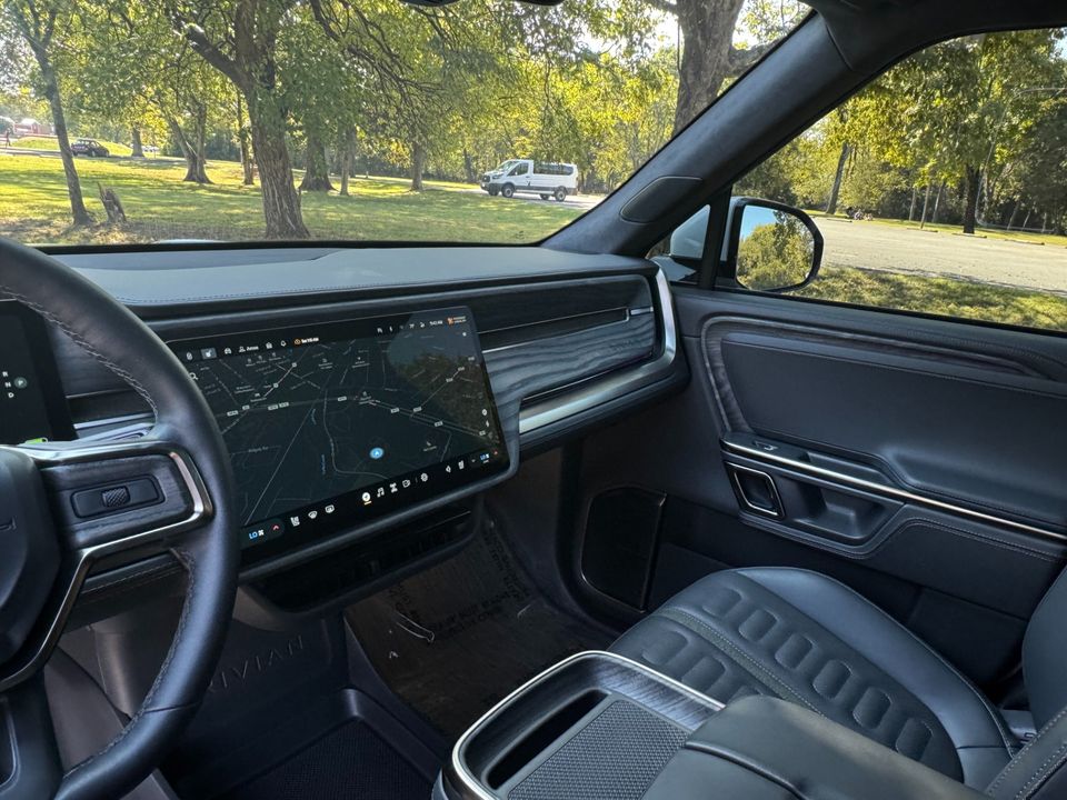 2022 Rivian R1S