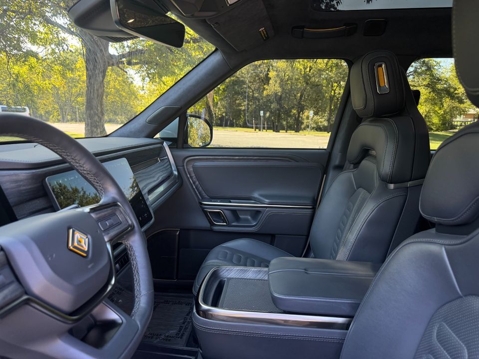 2022 Rivian R1S