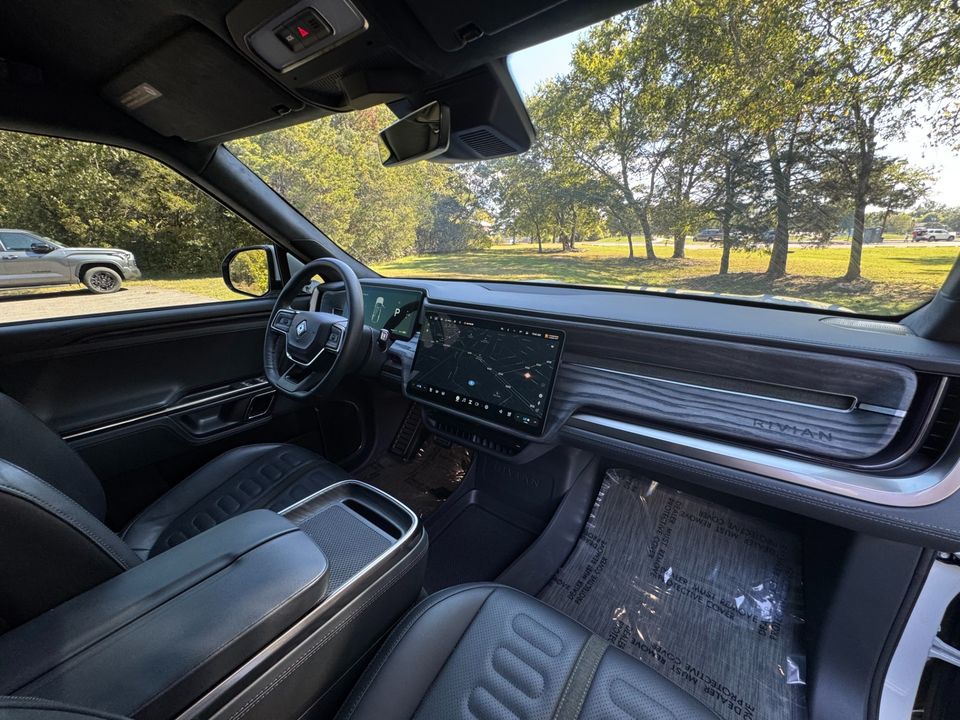 2022 Rivian R1S