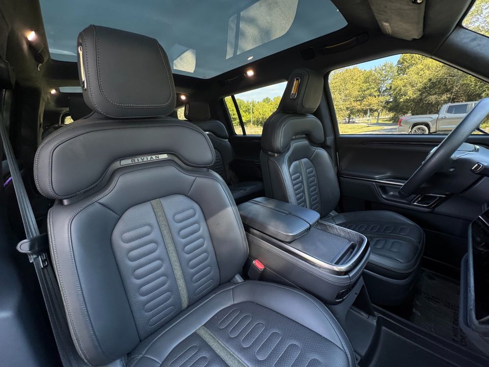 2022 Rivian R1S