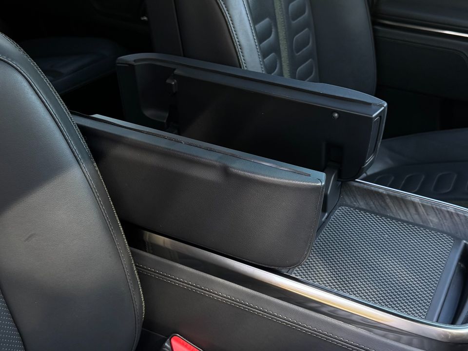 2022 Rivian R1S
