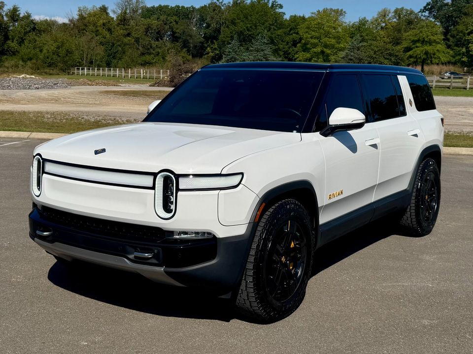 2022 Rivian R1S