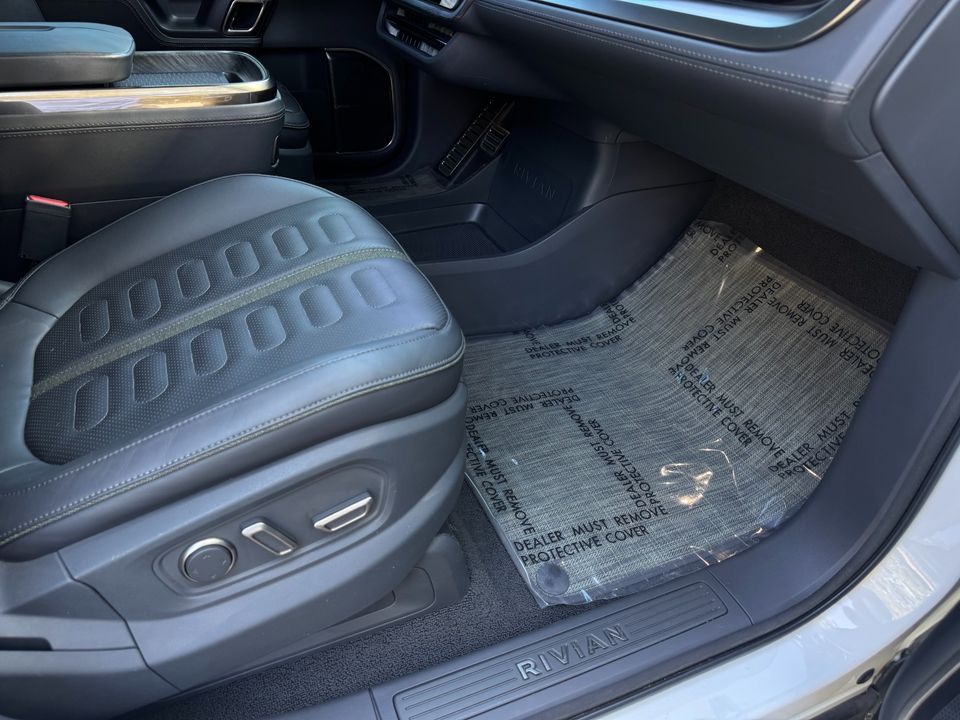 2022 Rivian R1S