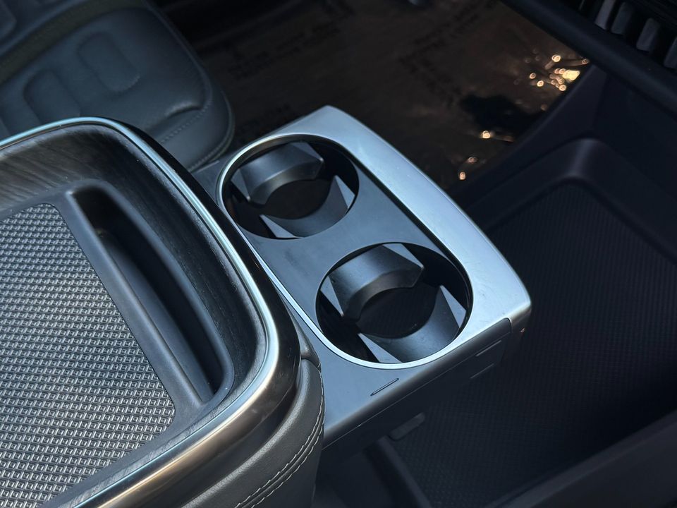 2022 Rivian R1S