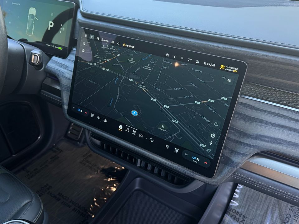 2022 Rivian R1S