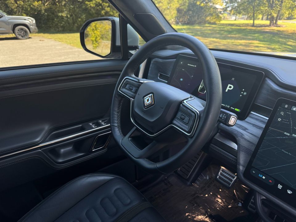 2022 Rivian R1S
