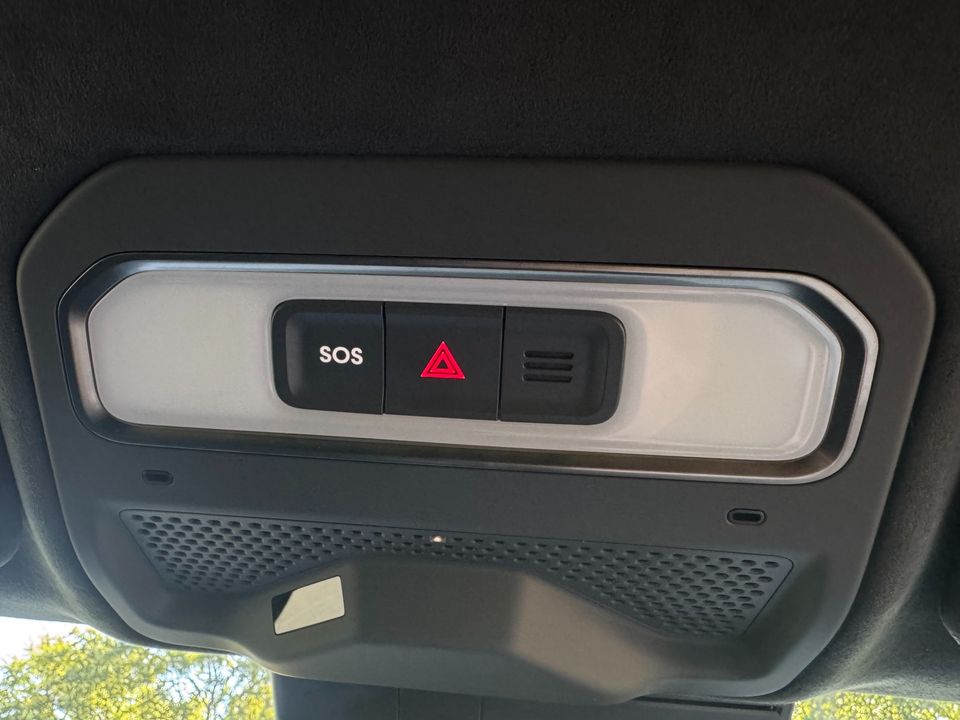 2022 Rivian R1S
