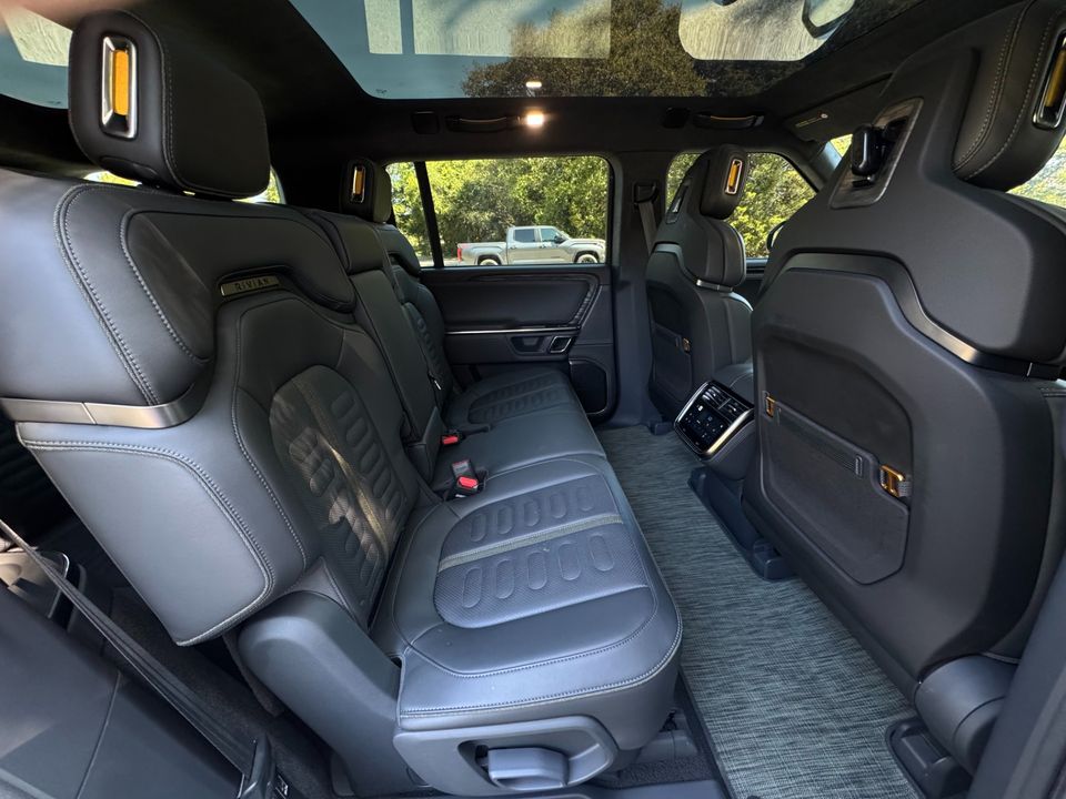 2022 Rivian R1S