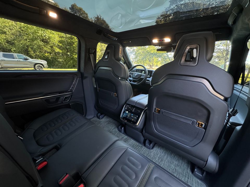 2022 Rivian R1S