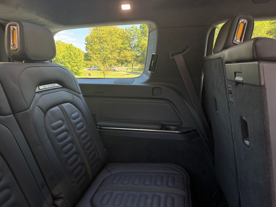 2022 Rivian R1S