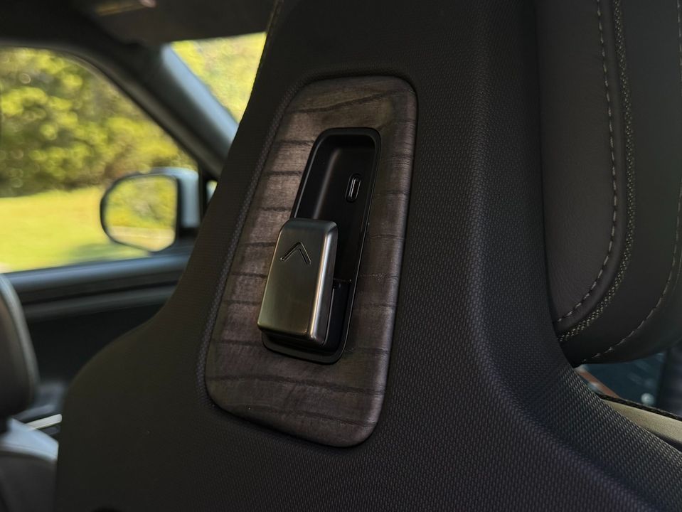 2022 Rivian R1S