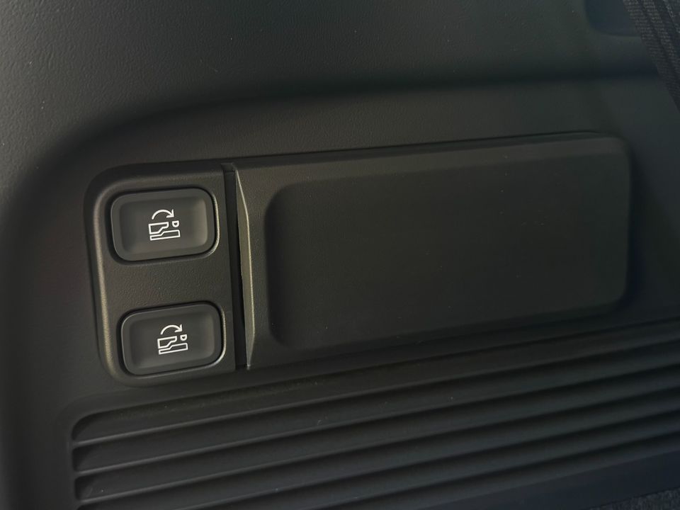 2022 Rivian R1S