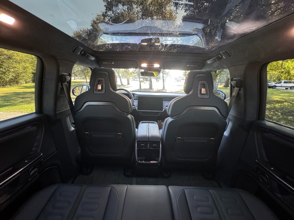2022 Rivian R1S