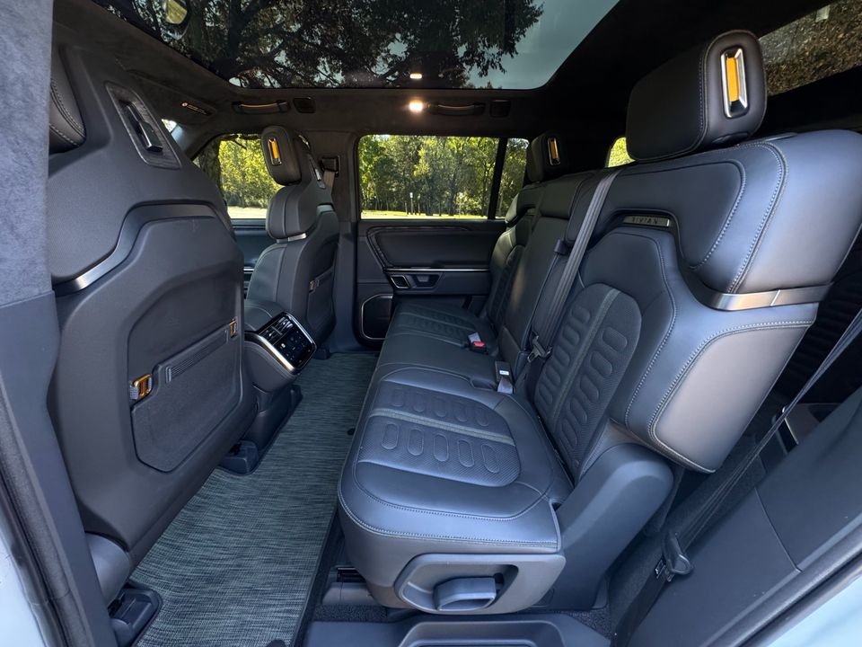 2022 Rivian R1S