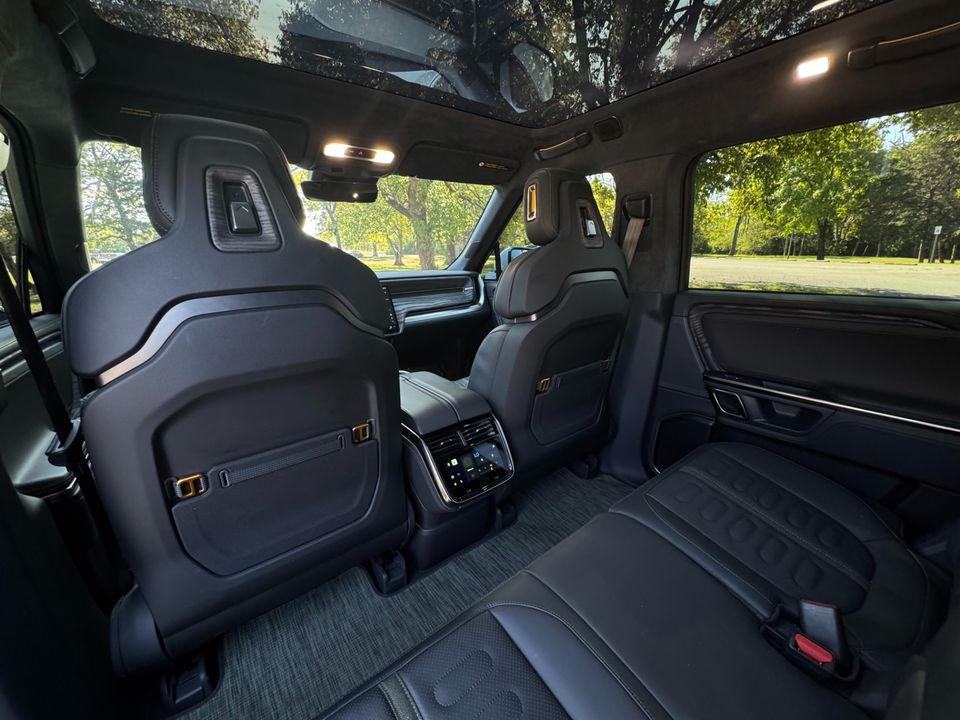 2022 Rivian R1S
