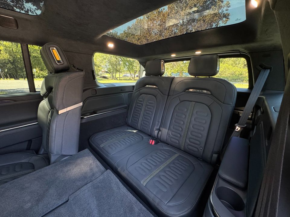 2022 Rivian R1S