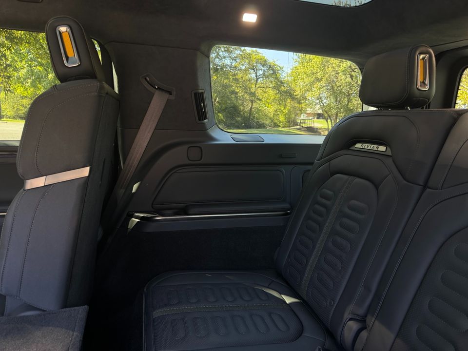 2022 Rivian R1S