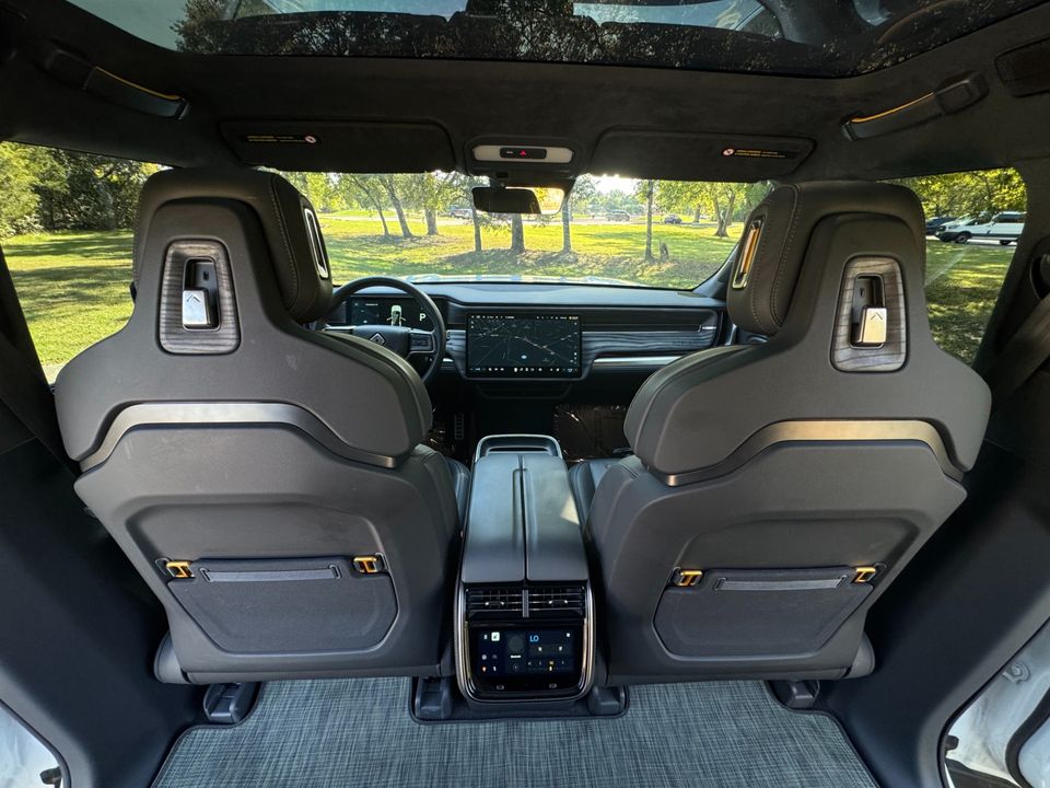 2022 Rivian R1S