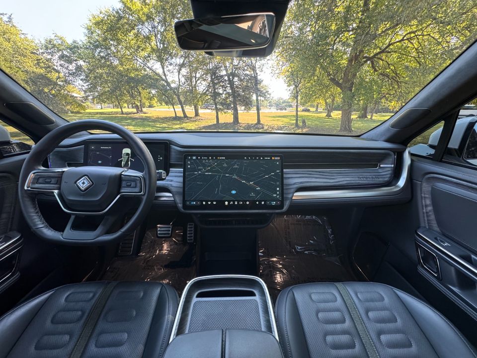 2022 Rivian R1S