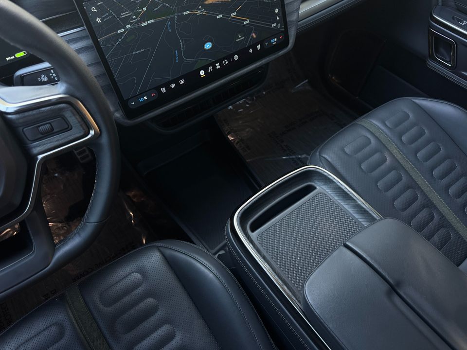 2022 Rivian R1S