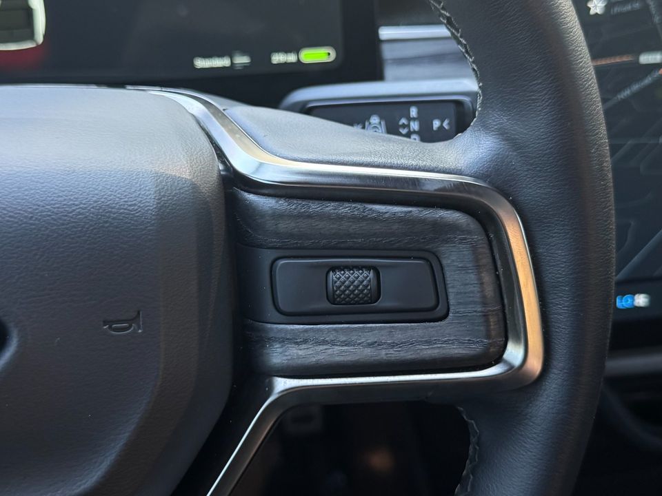 2022 Rivian R1S